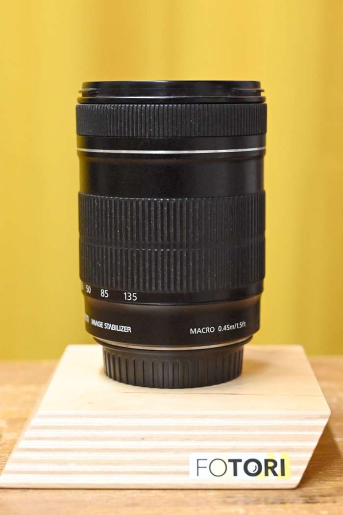 Canon EF-S 18-135mm f/3,5-5,6 IS USM