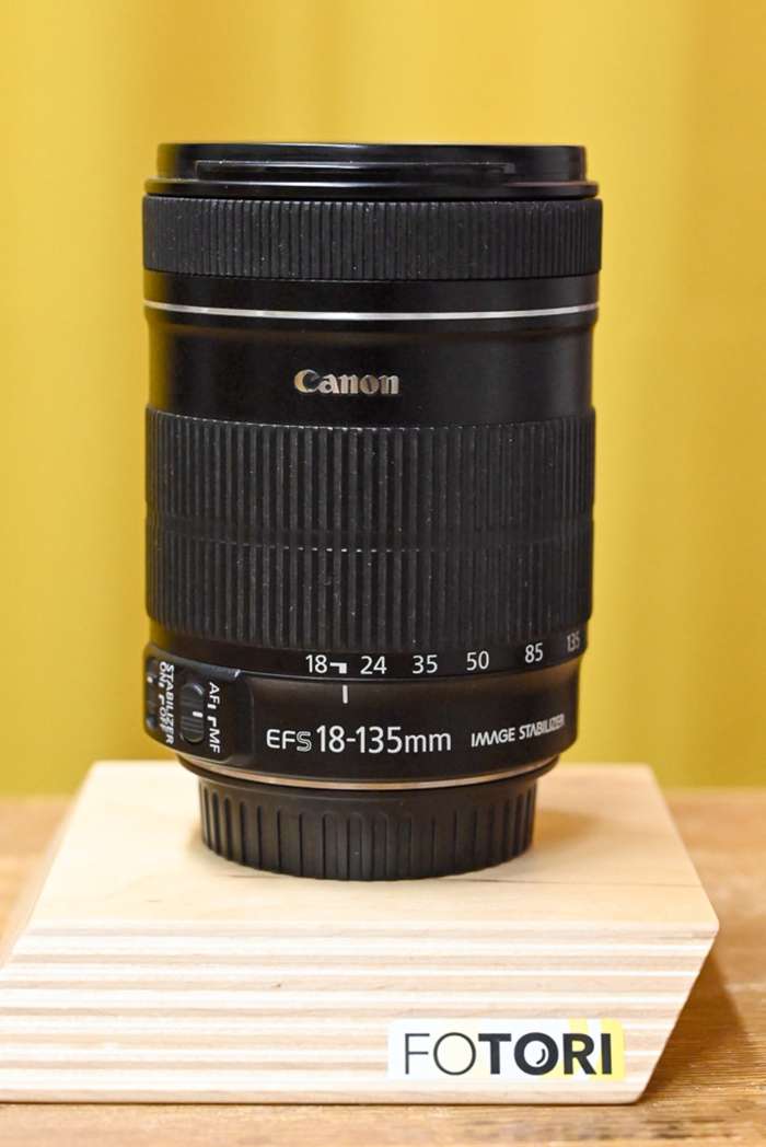 Canon EF-S 18-135mm f/3.5 - 5.6 IS
