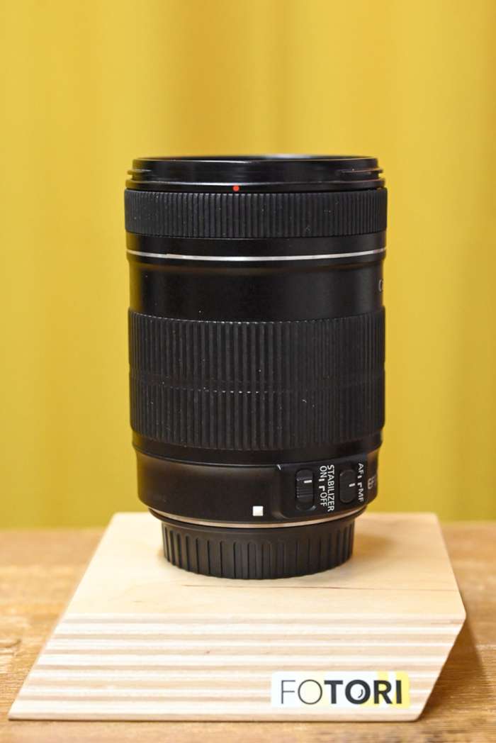 Canon EF-S 18-135mm f/3.5 - 5.6 IS