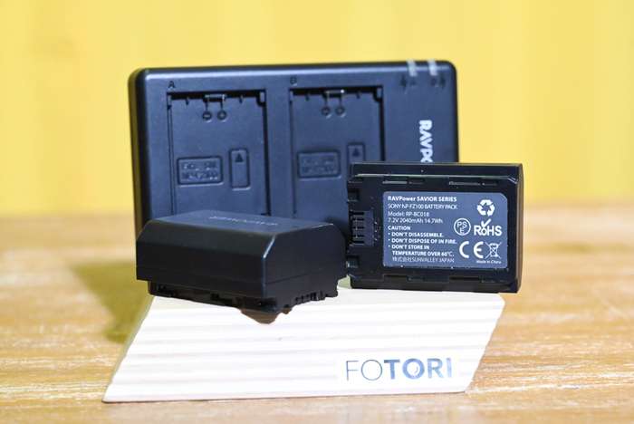 USB nabíječka + 2x baterie typ SONY NP-FZ100