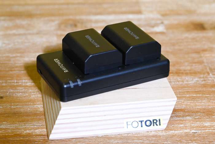 USB nabíječka + 2x baterie typ SONY NP-FZ100