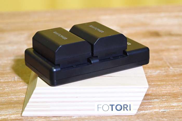 USB nabíječka + 2x baterie typ SONY NP-FZ100