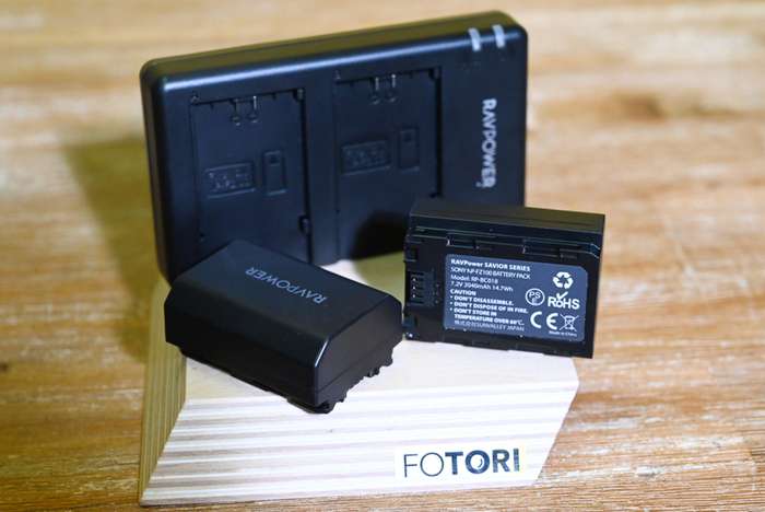 USB nabíječka + 2x baterie typ SONY NP-FZ100