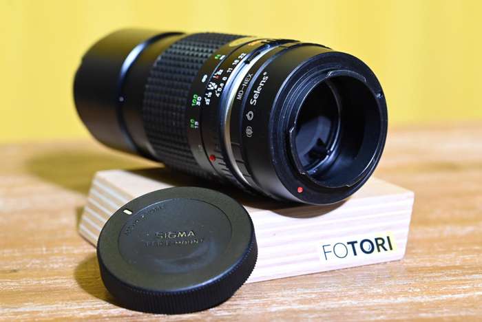 Minolta MC Tele Rokkor 200 mm f/4.0 + adaptér na Sony E