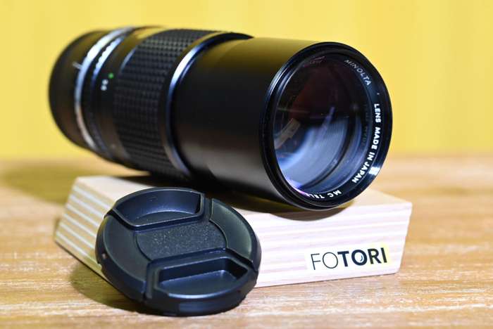 Minolta MC Tele Rokkor 200 mm f/4.0 + adaptér na Sony E