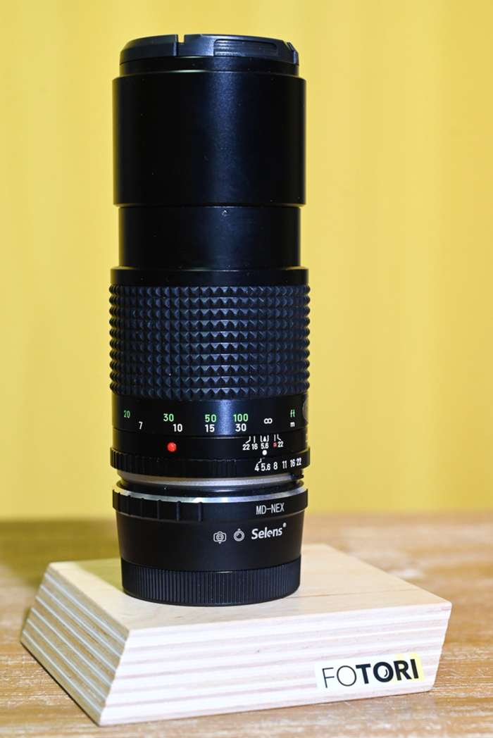 Minolta MC Tele Rokkor 200 mm f/4.0 + adaptér na Sony E