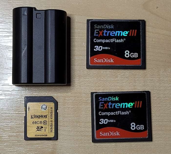 Nikon D810 + 64GB sd karta + 2x 8GB CFkarta + baterie patona | 601811