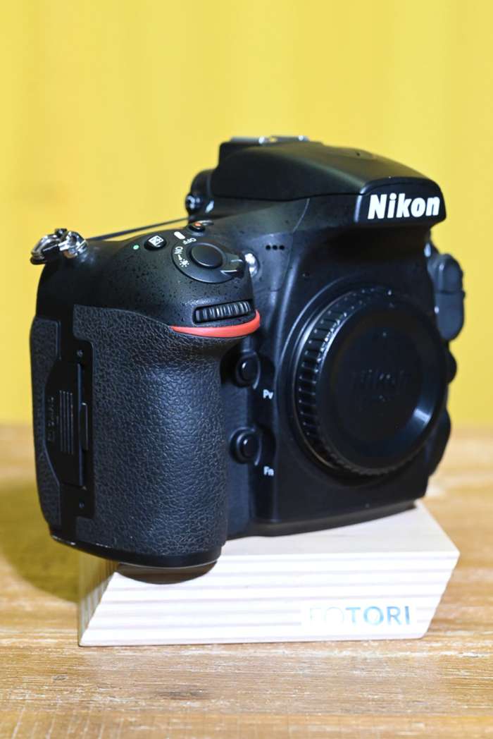 Nikon D810 + 64GB sd karta + 2x 8GB CFkarta + baterie patona | 601811