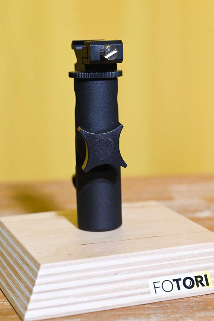 Kovový držák deštníku a blesku