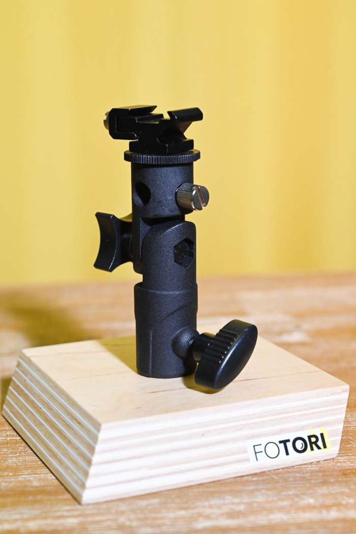 Kovový držák deštníku a blesku