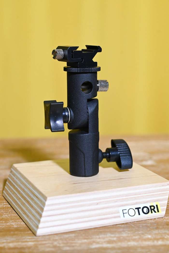 Kovový držák deštníku a blesku