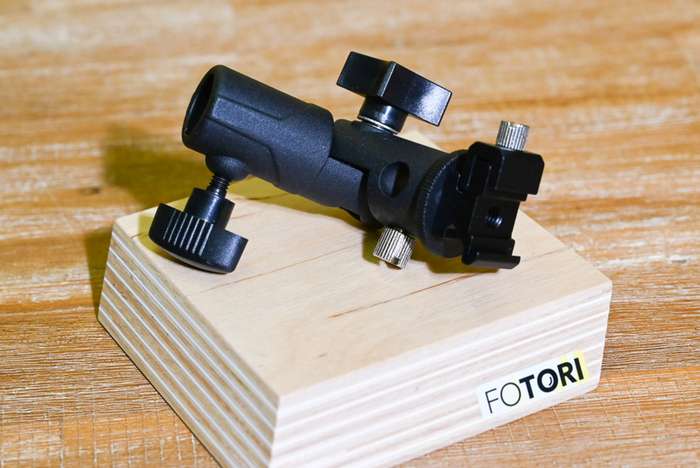 Kovový držák deštníku a blesku