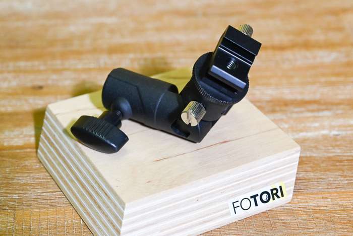 Kovový držák deštníku a blesku