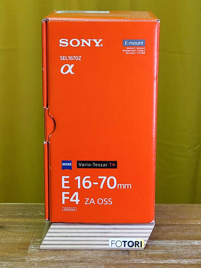 Sony 16-70 mm f/4 Vario-Tessar T* pro bajonet E