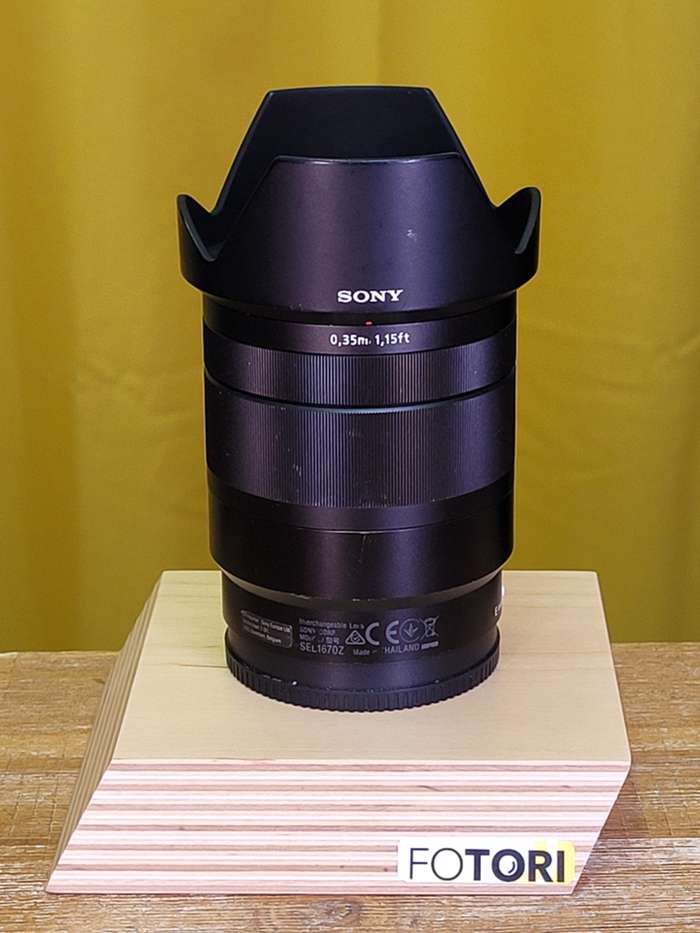 Sony 16-70 mm f/4 Vario-Tessar T* pro bajonet E