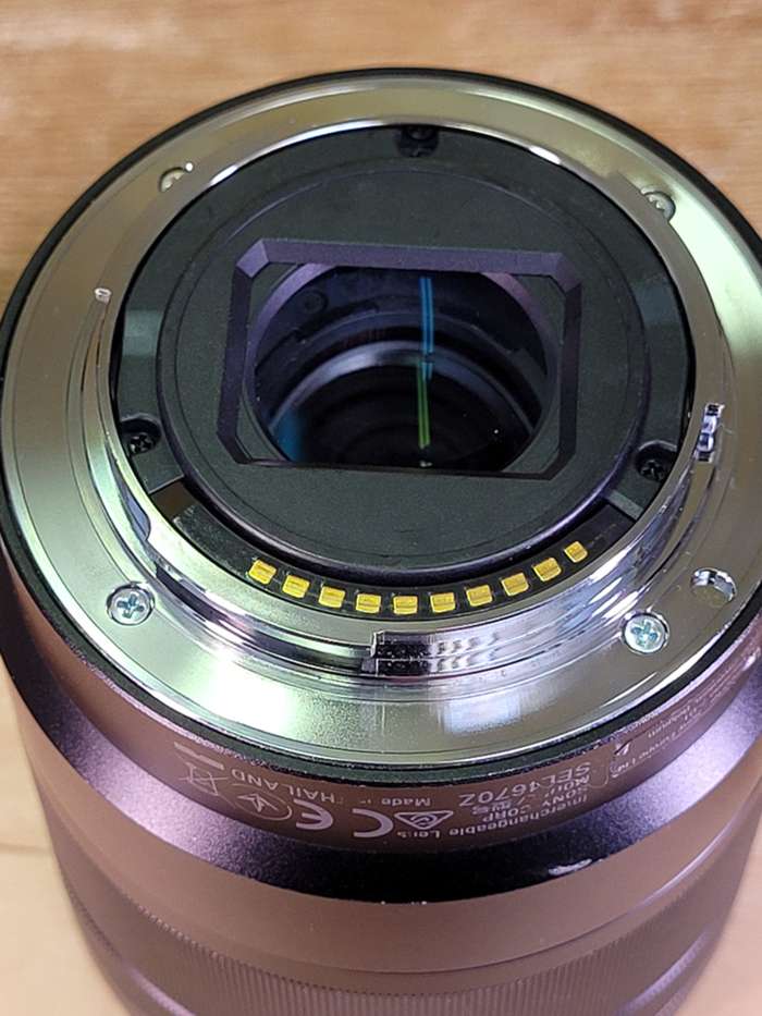 Sony 16-70 mm f/4 Vario-Tessar T* pro bajonet E