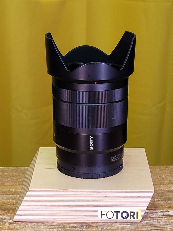 Sony 16-70 mm f/4 Vario-Tessar T* pro bajonet E