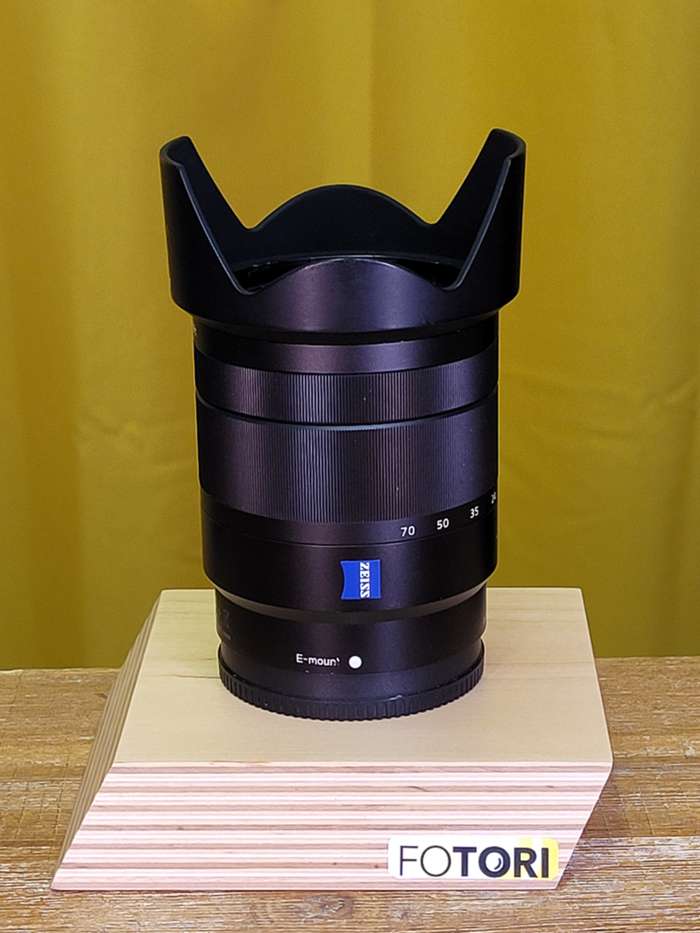 Sony 16-70 mm f/4 Vario-Tessar T* pro bajonet E