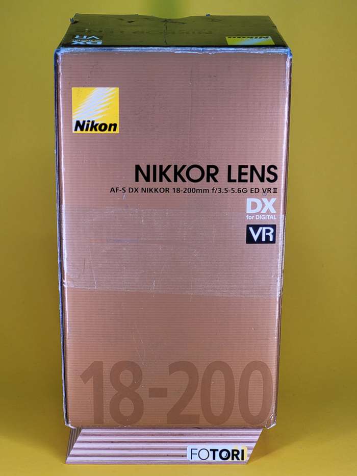 Nikon AF-S DX VR Zoom-Nikkor 18-200mm f/3.5-5.6G IF-ED | 42330252