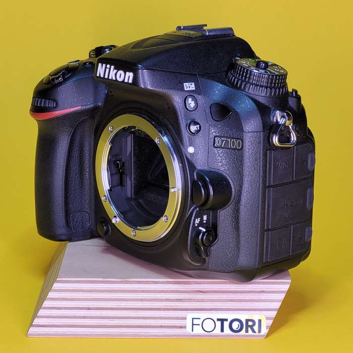 Nikon D7100  + Grip |  4332571