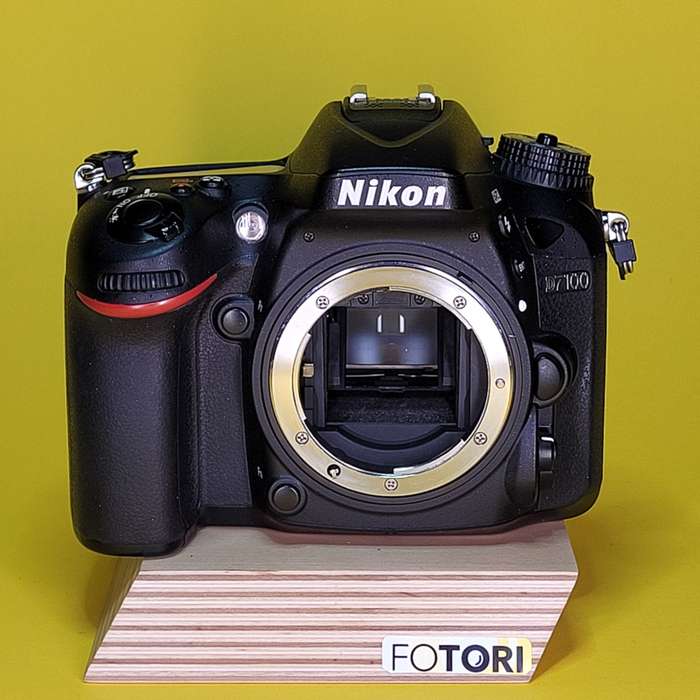 Nikon D7100  + Grip |  4332571