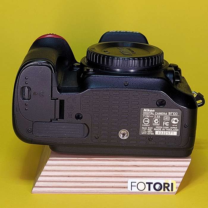 Nikon D7100  + Grip |  4332571