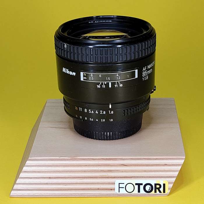 Nikon 85/1.8  AF | 266417