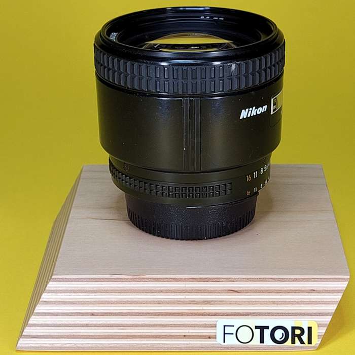 Nikon 85/1.8  AF | 266417
