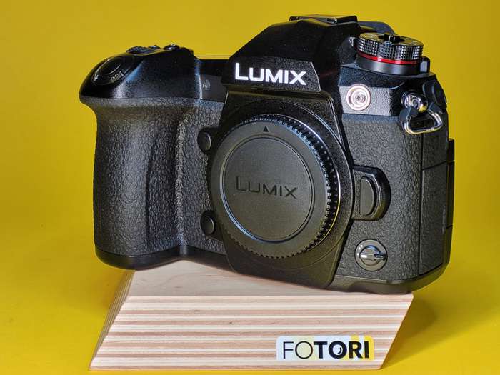 Panasonic Lumix DC-G9 + battery grip DMW-BGG9