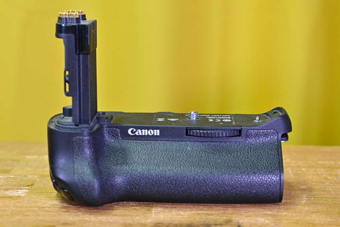 Canon EOS 7D Mark II + grip  a příslušenství