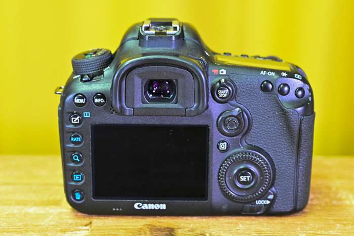 Canon EOS 7D Mark II + grip  a příslušenství