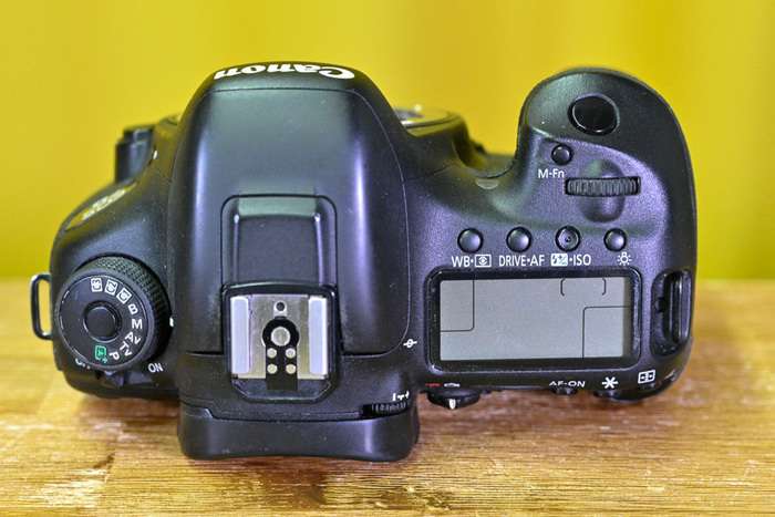 Canon EOS 7D Mark II + grip  a příslušenství