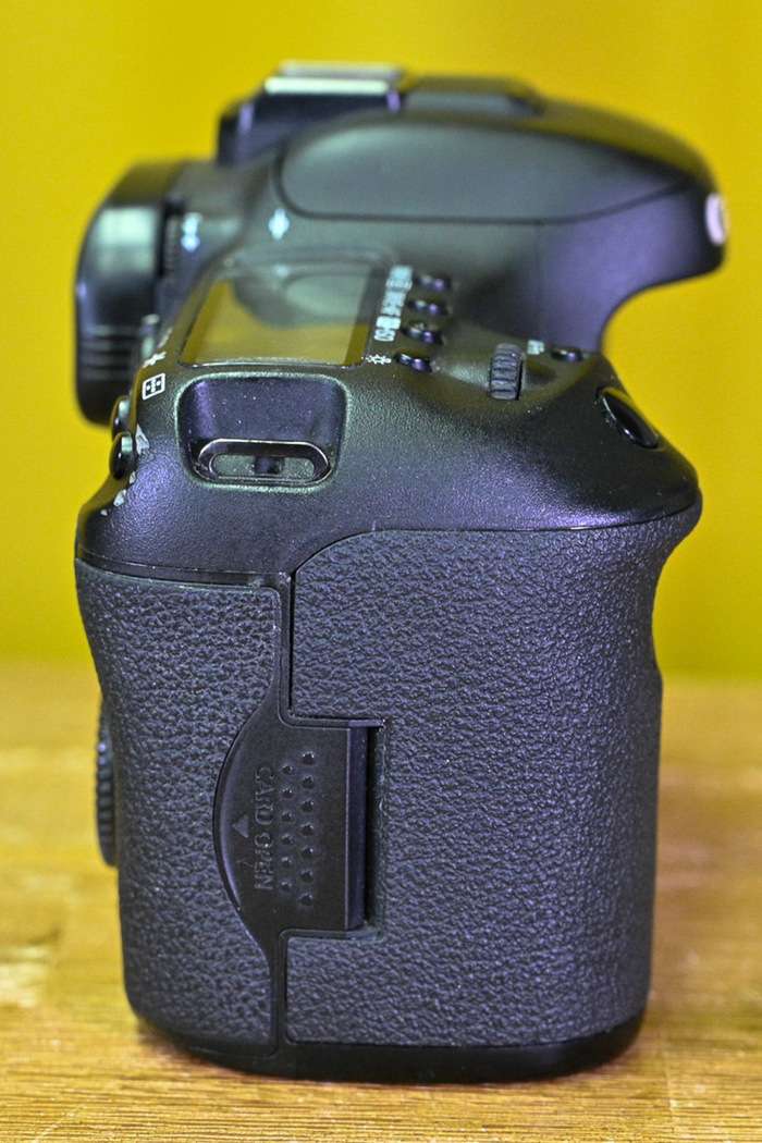 Canon EOS 7D Mark II + grip  a příslušenství