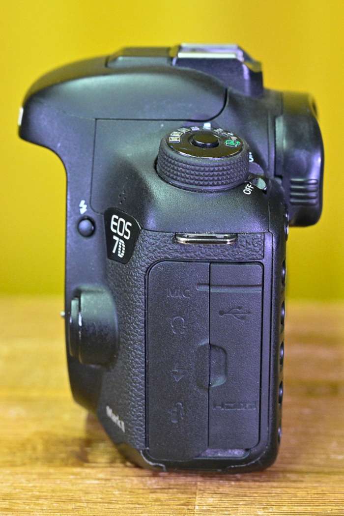Canon EOS 7D Mark II + grip  a příslušenství