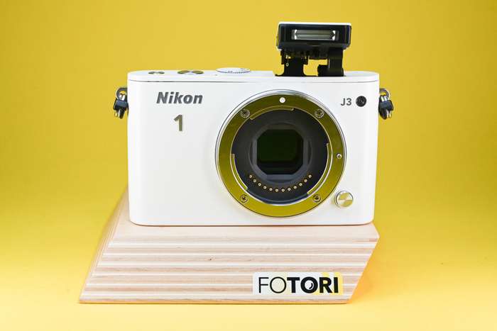 Nikon 1 J3 + Nikon 10-30mm VR | 52005576