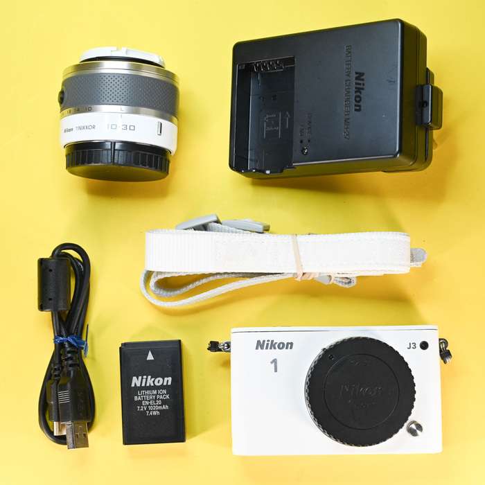 Nikon 1 J3 + Nikon 10-30mm VR | 52005576