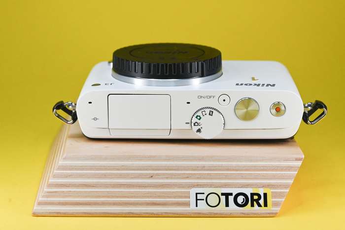 Nikon 1 J3 + Nikon 10-30mm VR | 52005576