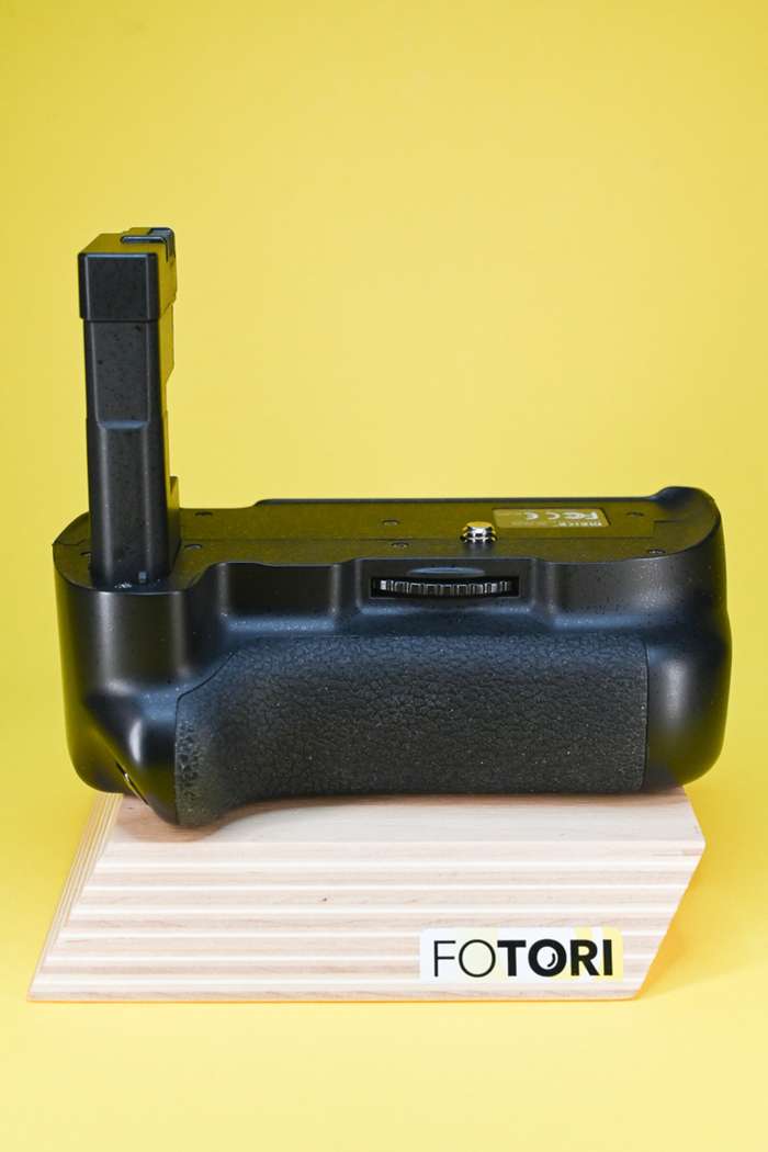 Nikon D5300 + MEIKE bateriový grip MK-D5300 | 5003245