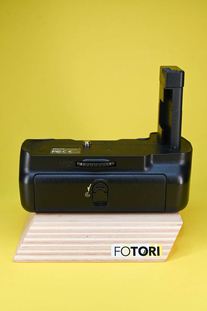 Nikon D5300 + MEIKE bateriový grip MK-D5300 | 5003245