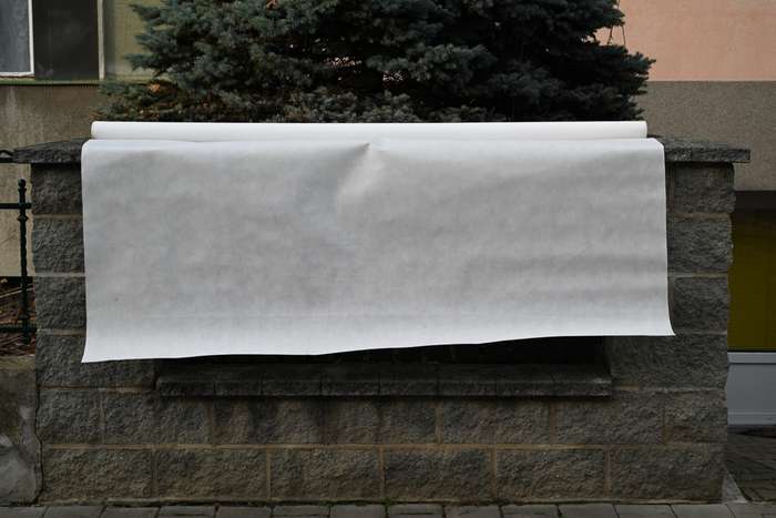 Pozadí bílé - netkaná textilie - šíře 1,95 m