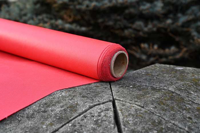 Pozadí červené - netkaná textilie - šíře 1,95 m