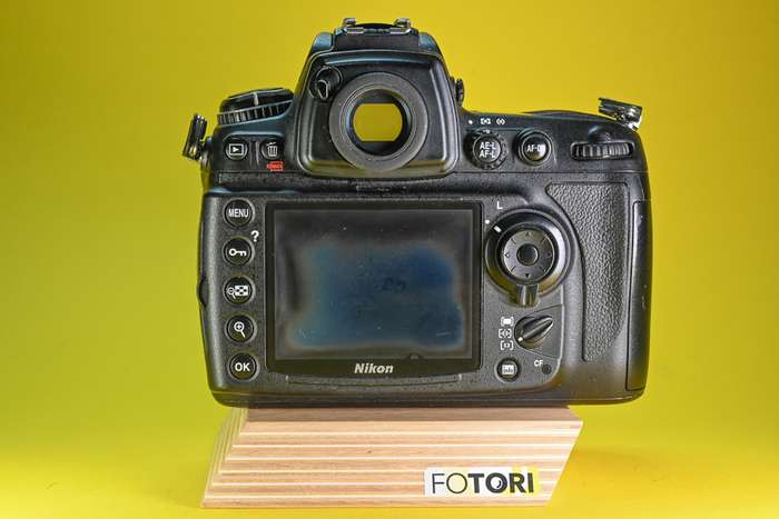 Nikon D700 | 2122140