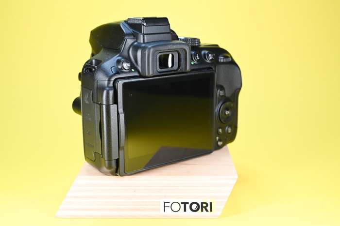 Nikon D5300 + MEIKE bateriový grip MK-D5300 | 5003245