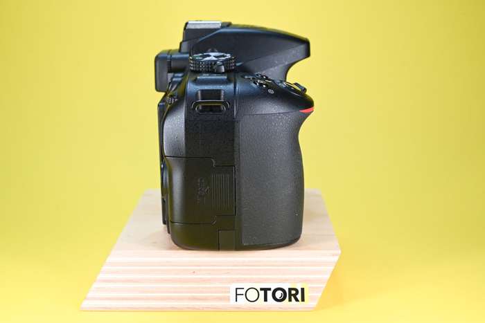 Nikon D5300 + MEIKE bateriový grip MK-D5300 | 5003245