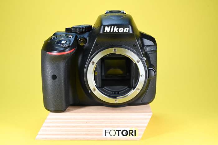 Nikon D5300 + MEIKE bateriový grip MK-D5300 | 5003245