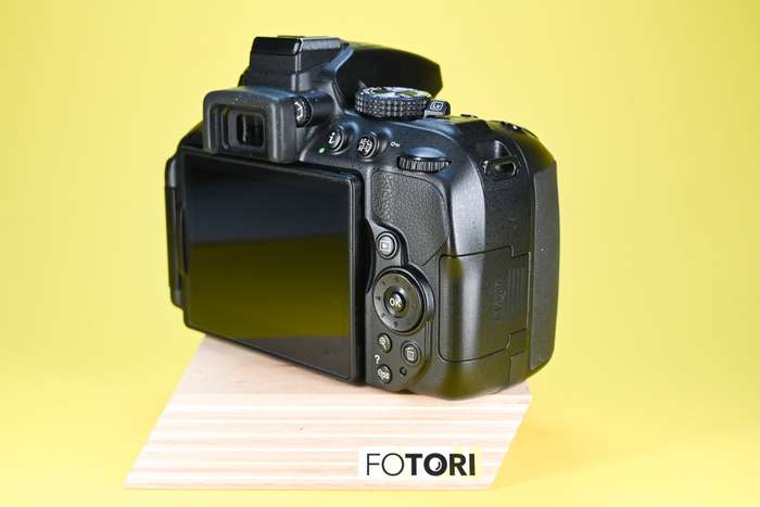 Nikon D5300 + MEIKE bateriový grip MK-D5300 | 5003245