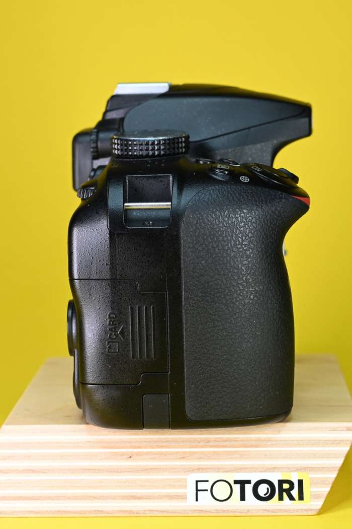 Set Nikon D3400 + 18-55 mm f/3,5-5,6 G AF-P DX VR + Sony 4GB karta | 6003622 | 20424443