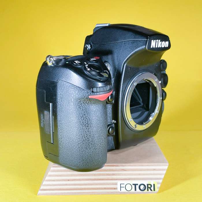 Nikon D700 + grip | 2318553