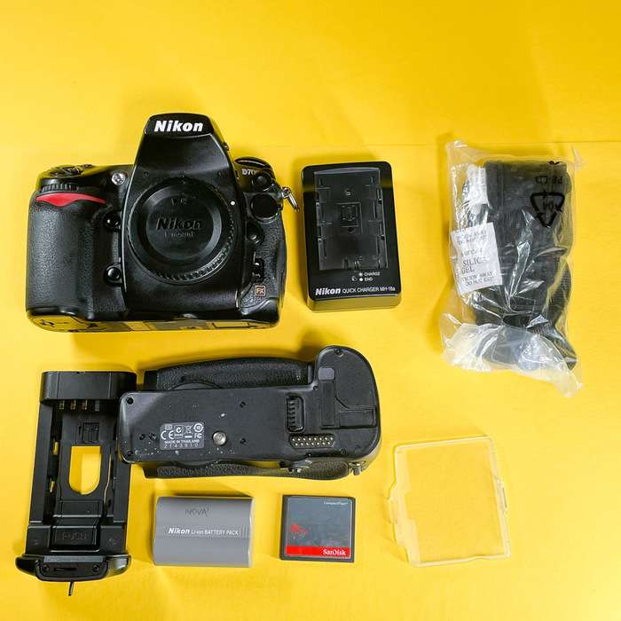 Nikon D700 + grip | 2318553