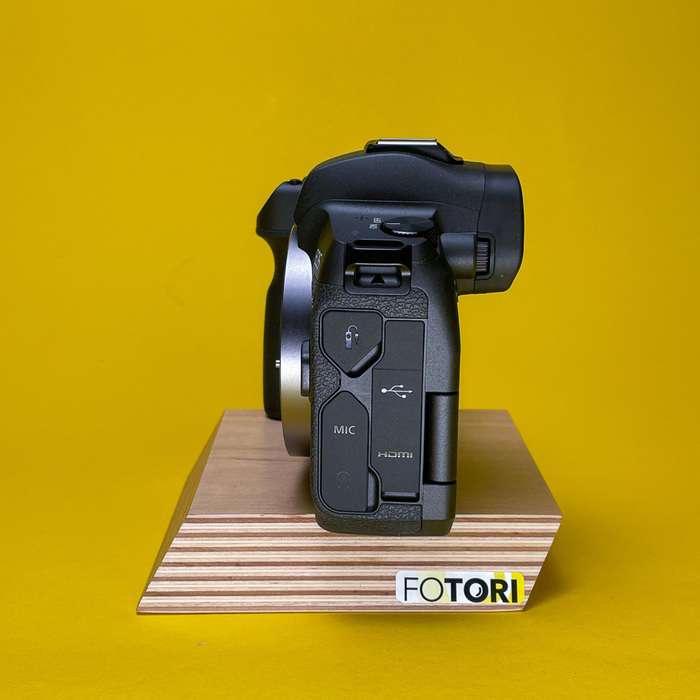 Set Canon EOS R + RF 24-105 mm f/4-7,1 IS STM + grip BG-E22